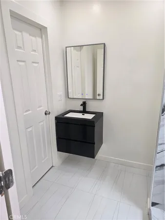 $2,500 | 3020 1/2 West 12th Street, Los Angeles, CA 90006