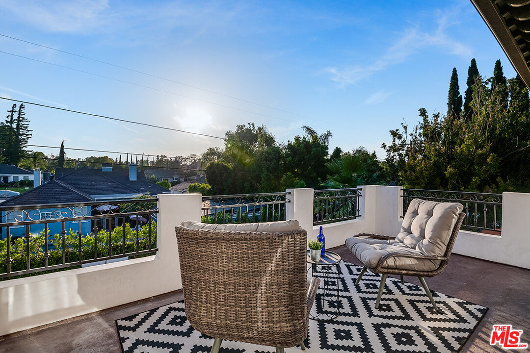 4843 Ledge Avenue Toluca Lake, CA 91601 - Photo 19 of 31 a view of a patio on the roof deck