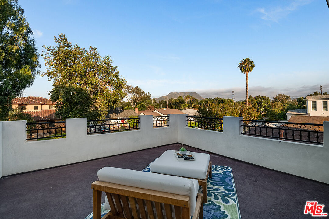 4843 Ledge Avenue Toluca Lake, CA 91601 - Photo 25 of 31 a terrace with outdoor seating and city view