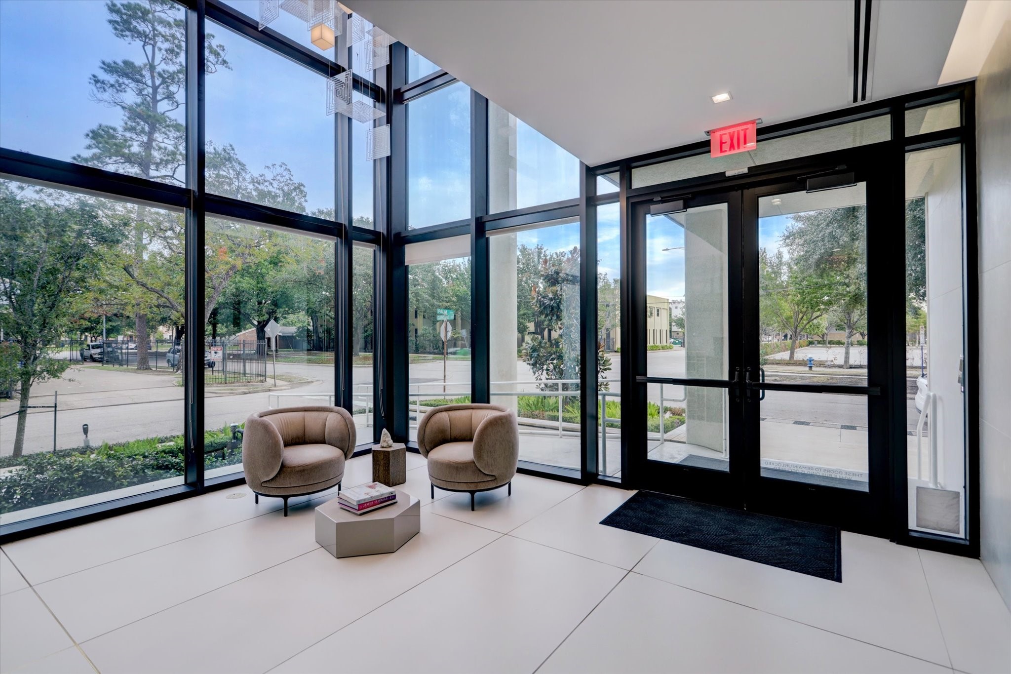 5104 Caroline Street, Unit 403 Houston, TX 77004 - Photo 32 of 33 Concierge and entrance to this upscale building in the Museum District