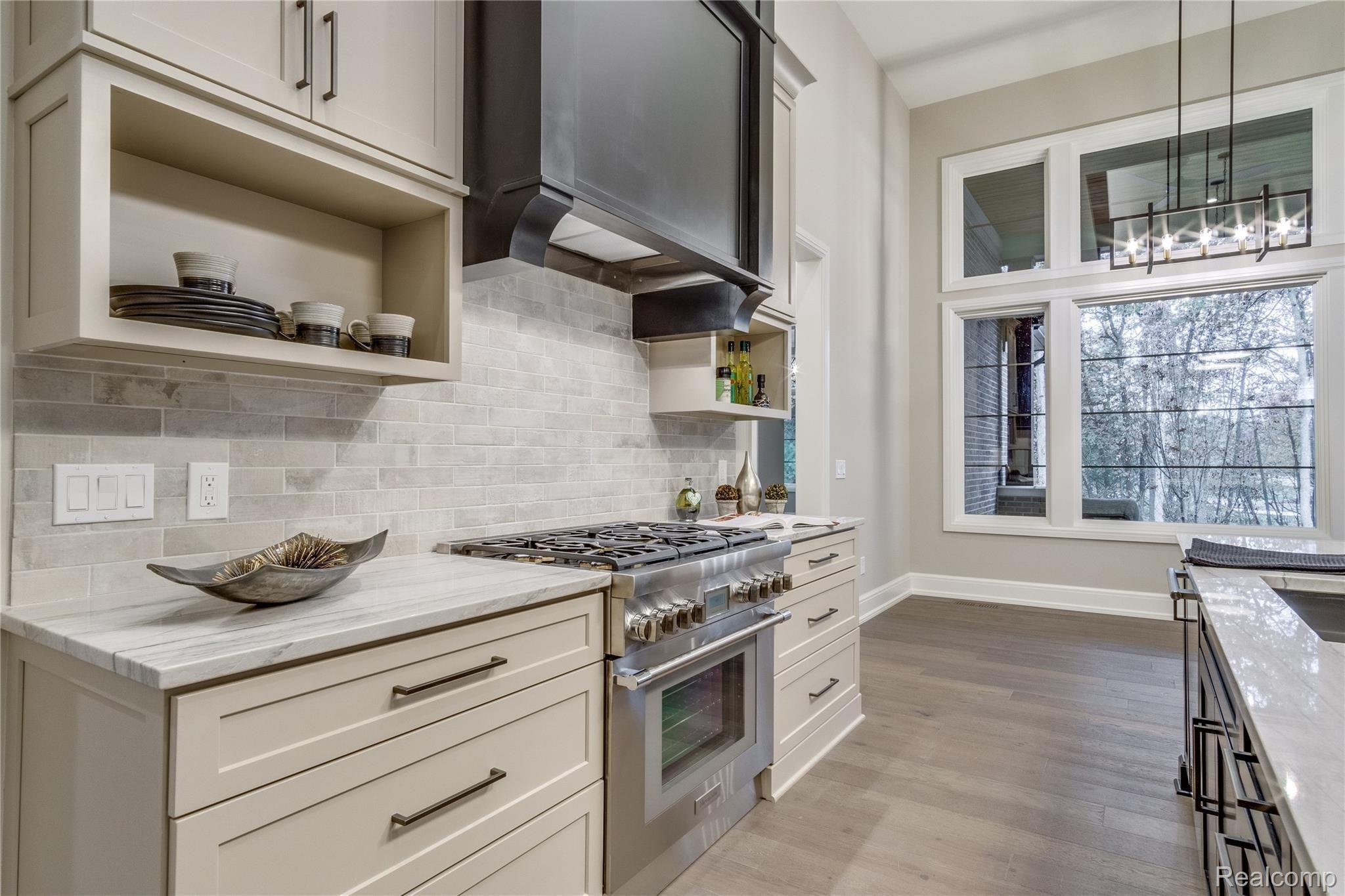 5776 Sovereign Drive Rochester, MI 48306 - Photo 9 of 28 Interiors (5 of 32).jpg