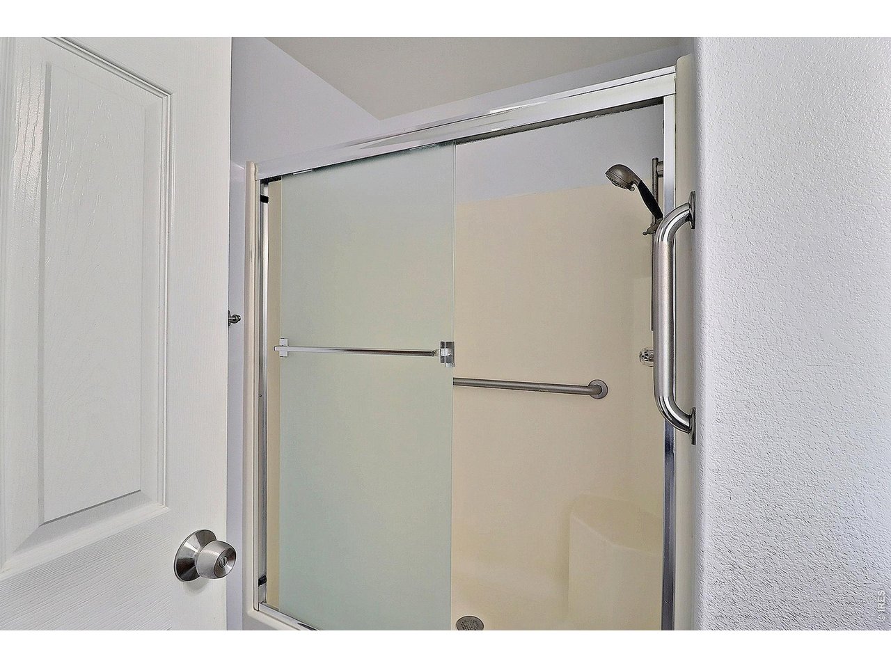5226 West 11th Street Greeley, CO 80634 - Photo 24 of 34 with Large shower and Seat