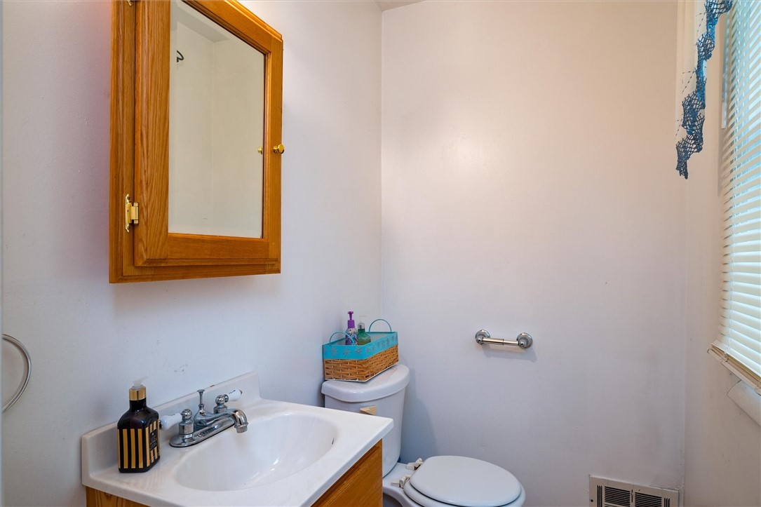 210 Lakeshore Boulevard Irondequoit, NY 14617 - Photo 11 of 31