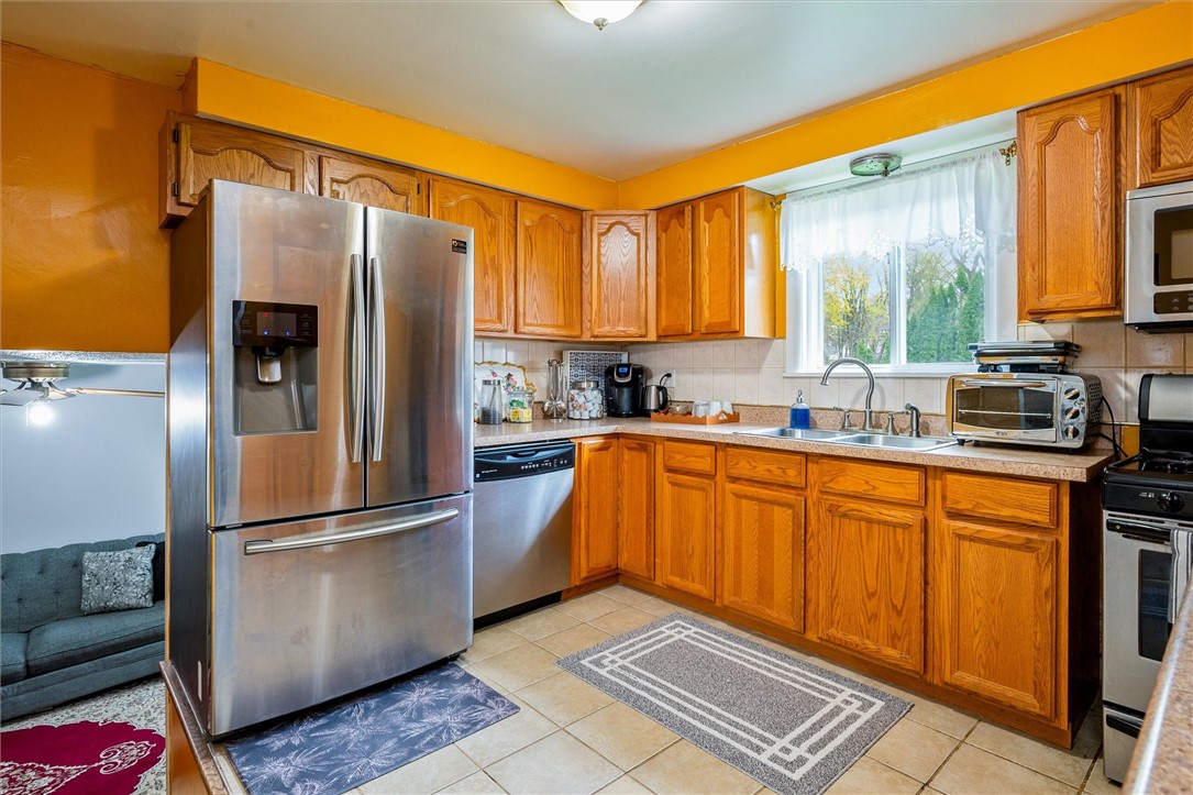 210 Lakeshore Boulevard Irondequoit, NY 14617 - Photo 14 of 31