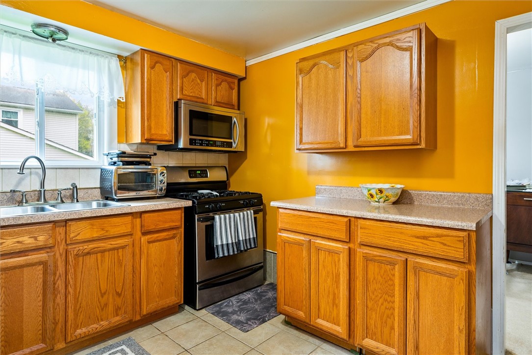 210 Lakeshore Boulevard Irondequoit, NY 14617 - Photo 15 of 31