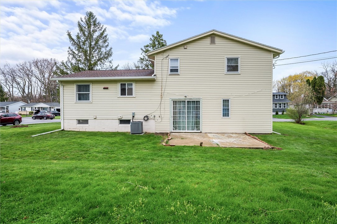 210 Lakeshore Boulevard Irondequoit, NY 14617 - Photo 6 of 31