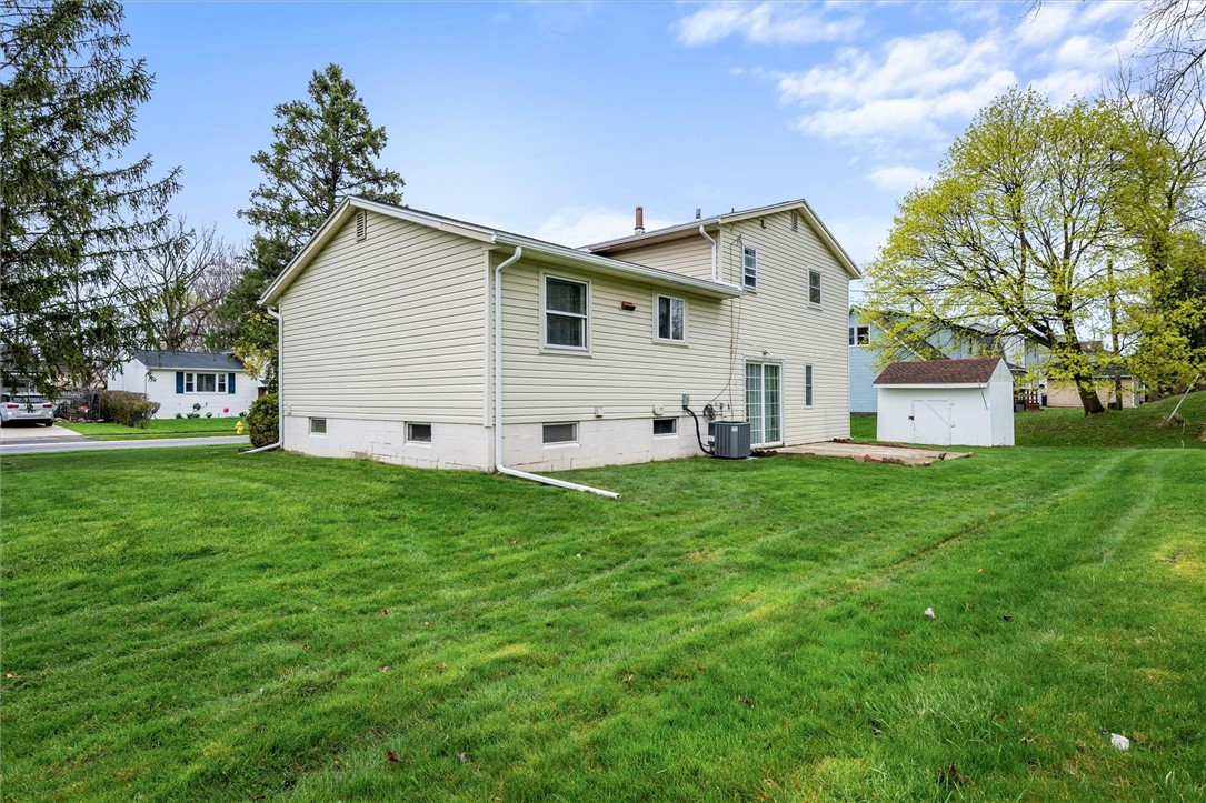 210 Lakeshore Boulevard Irondequoit, NY 14617 - Photo 7 of 31