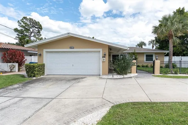 $850,000 | 4801 Shore Acres Boulevard Northeast, St. Petersburg, FL 33703
