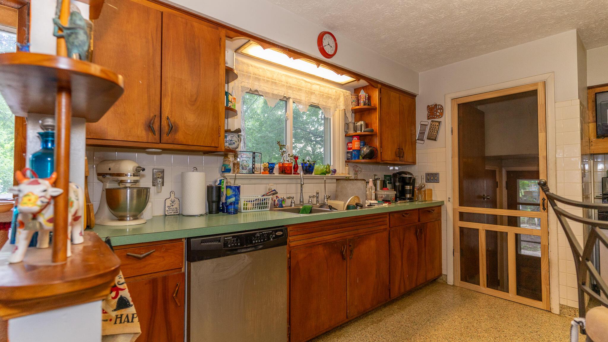 3533 Watkins Road Columbus, OH 43232 - Photo 8 of 51 watkins rd -12