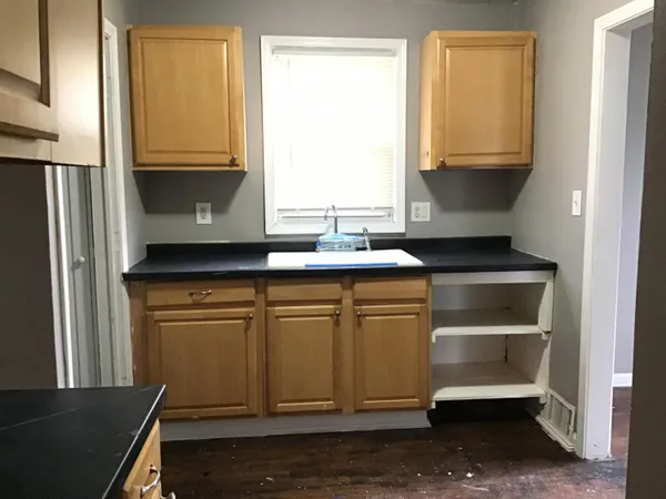 $120,000 | 19453 Roscommon Street, Harper Woods, MI 48225