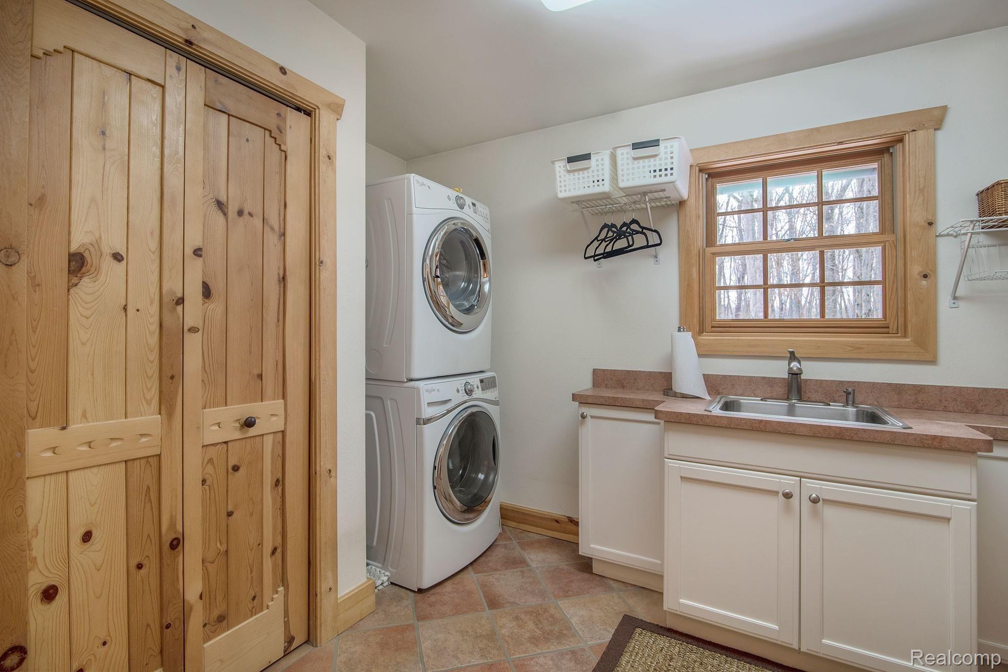701 Argentine Road Howell, MI 48843 - Photo 34 of 45 Laundry Room - Entry Level