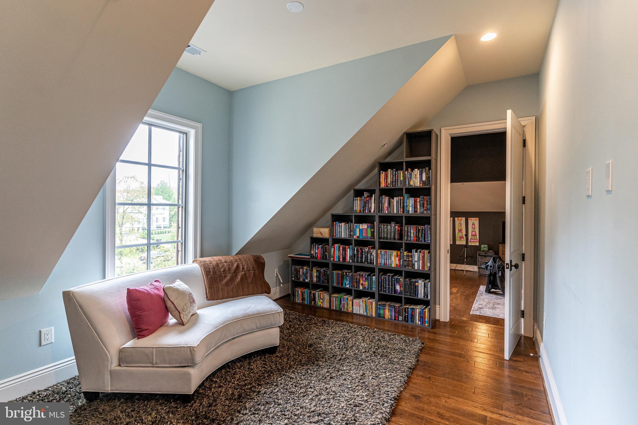 9900 Newhall Road Potomac, MD 20854 - Photo 25 of 45 Bedroom Suite #2 w/ Private Sitting Area