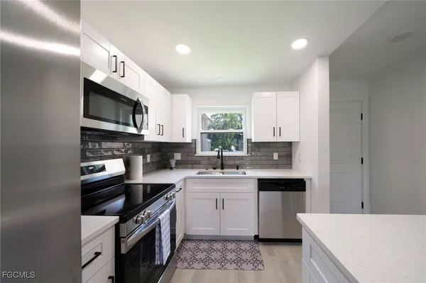 $1,500 | 16881 Davis Road, Unit 716, Fort Myers, FL 33908