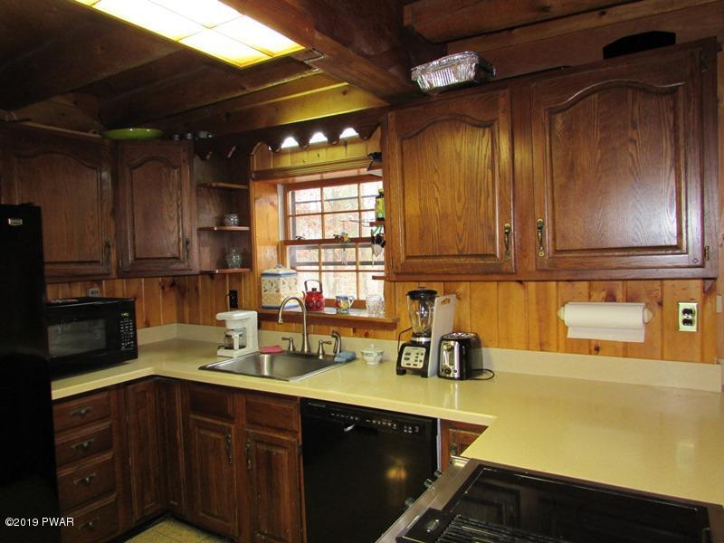 100 Rodeo Drive Hawley, PA 18428 - Photo 10 of 42
