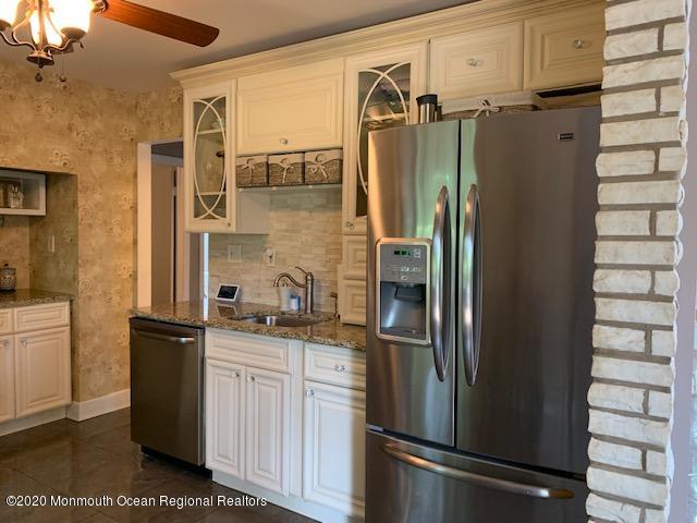 22 Hillside Road Manalapan, NJ 07726 - Photo 7 of 18 IMG_6627 (1)
