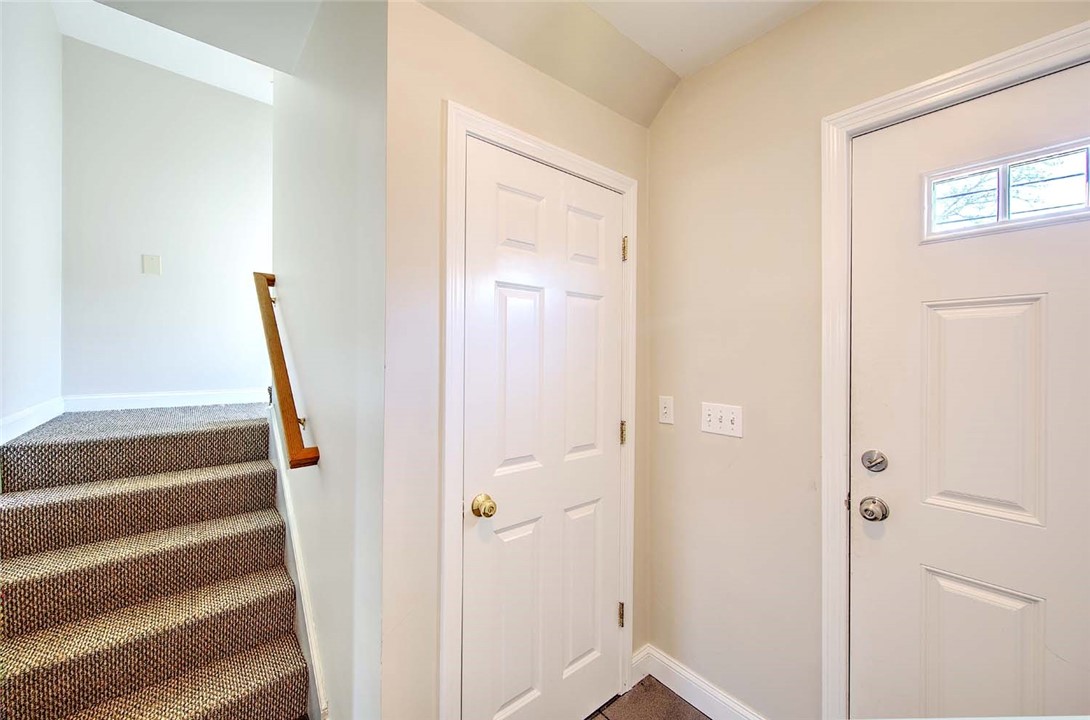 31 Garfield Avenue Bristol, RI 02809 - Photo 13 of 33 Entry foyer