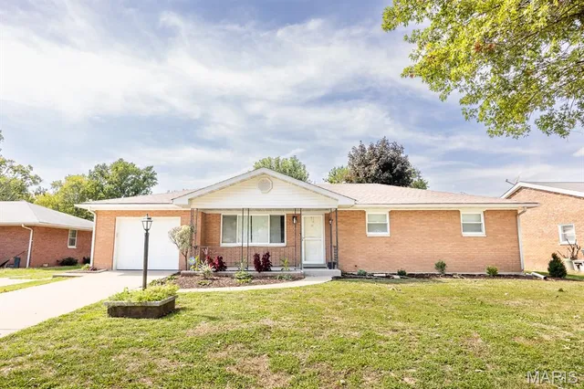 $225,000 | 13 Joseph Drive, Fairview Heights, IL 62208