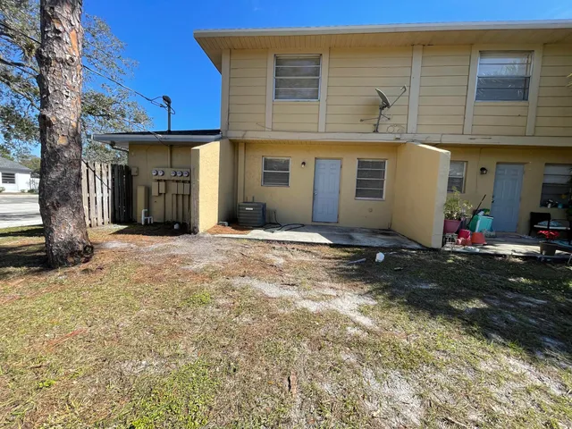 $1,600 | 2016 South 10th Street, Unit A, Fort Pierce, FL 34950