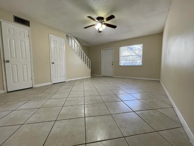 $1,600 | 2016 South 10th Street, Unit A, Fort Pierce, FL 34950