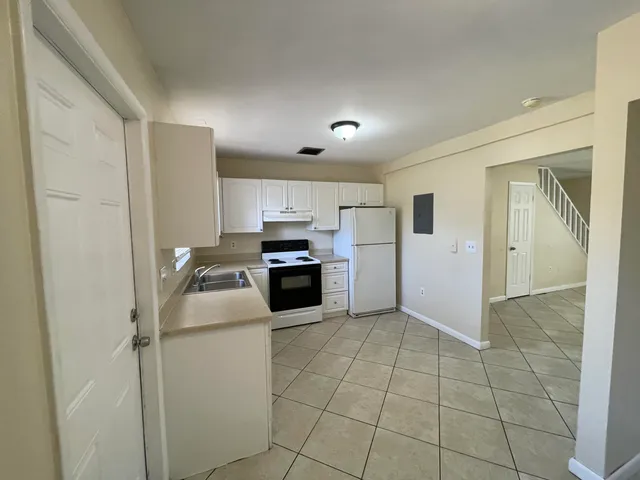 $1,600 | 2016 South 10th Street, Unit A, Fort Pierce, FL 34950