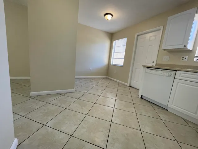 $1,600 | 2016 South 10th Street, Unit A, Fort Pierce, FL 34950