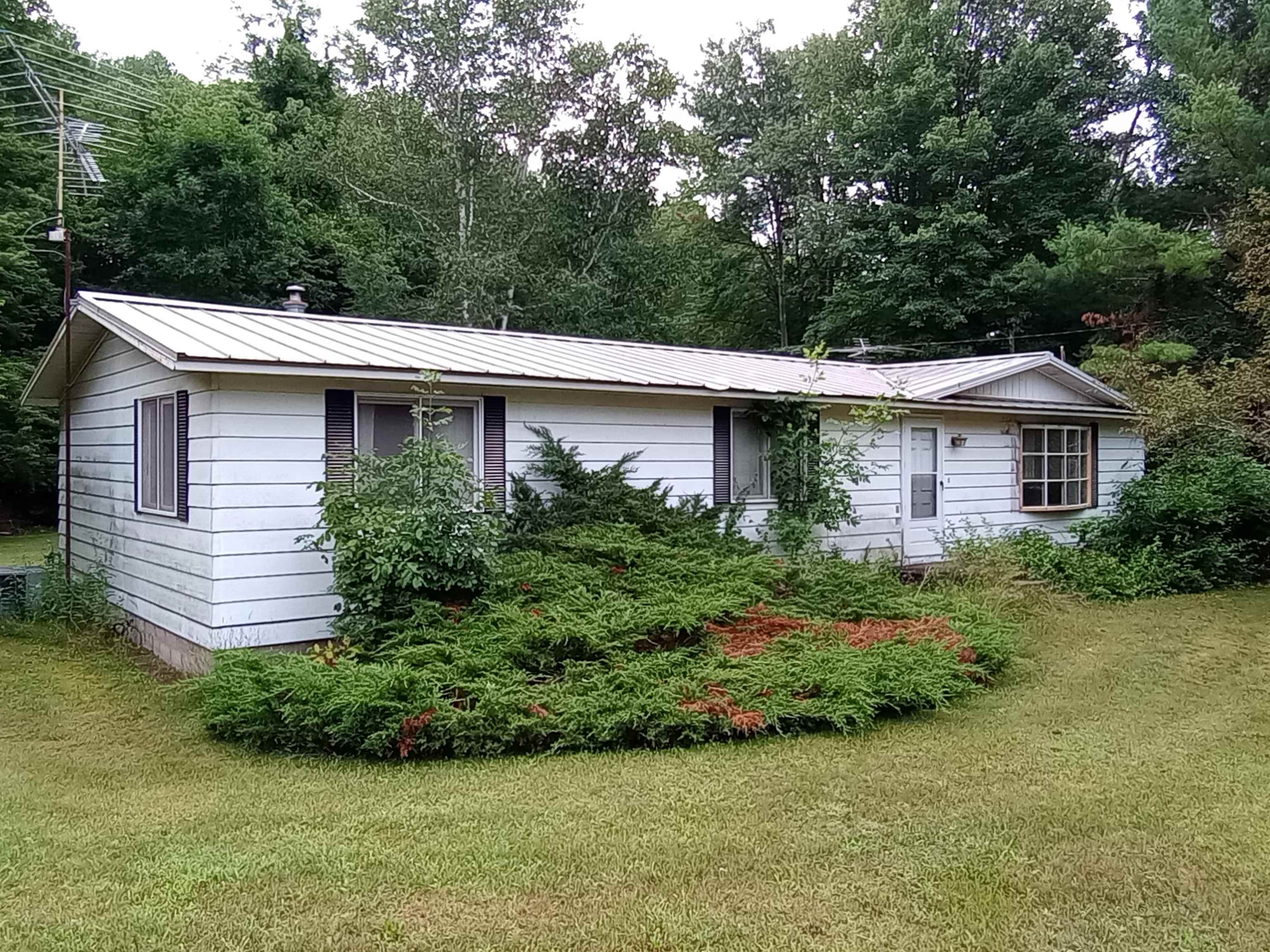 716 North Hockaday Road Gladwin, MI 48624 - Photo 1 of 14