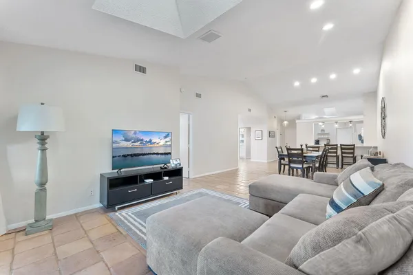 $349,900 | 5861 Sunswept Lane, Unit B, Boynton Beach, FL 33437