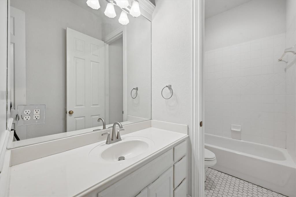 5513 Rustic Trail Colleyville, TX 76034 - Photo 22 of 40 a bathroom with a sink and a bathtub