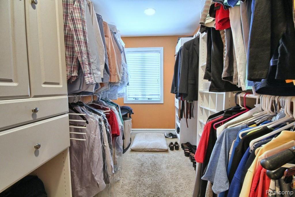 75 Roslyn Road Grosse Pointe, MI 48236 - Photo 28 of 37 Master Bedroom Walk-In Closet.jpg