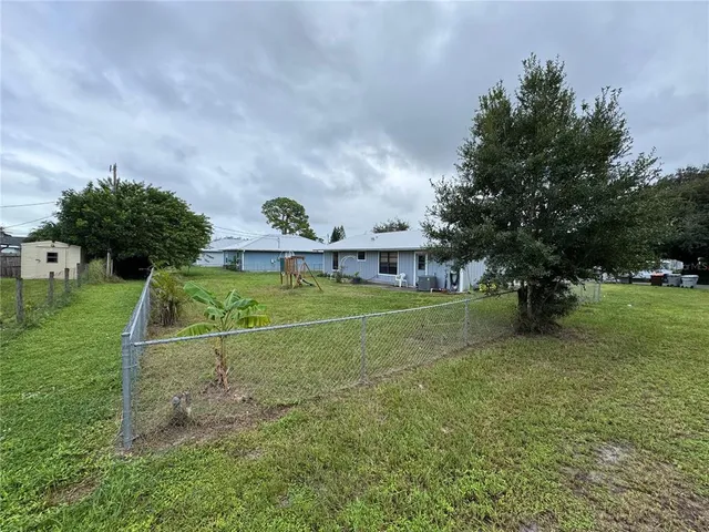 $2,000 | 490 14th Street Southwest, Vero Beach, FL 32962