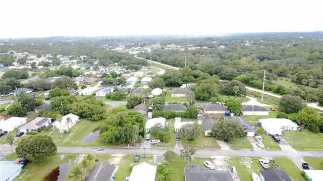 $2,000 | 490 14th Street Southwest, Vero Beach, FL 32962