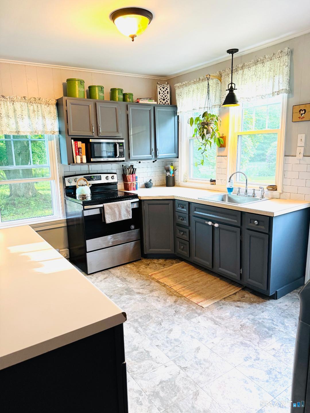 34 Woodstock Road Pomfret, CT 06259 - Photo 4 of 16