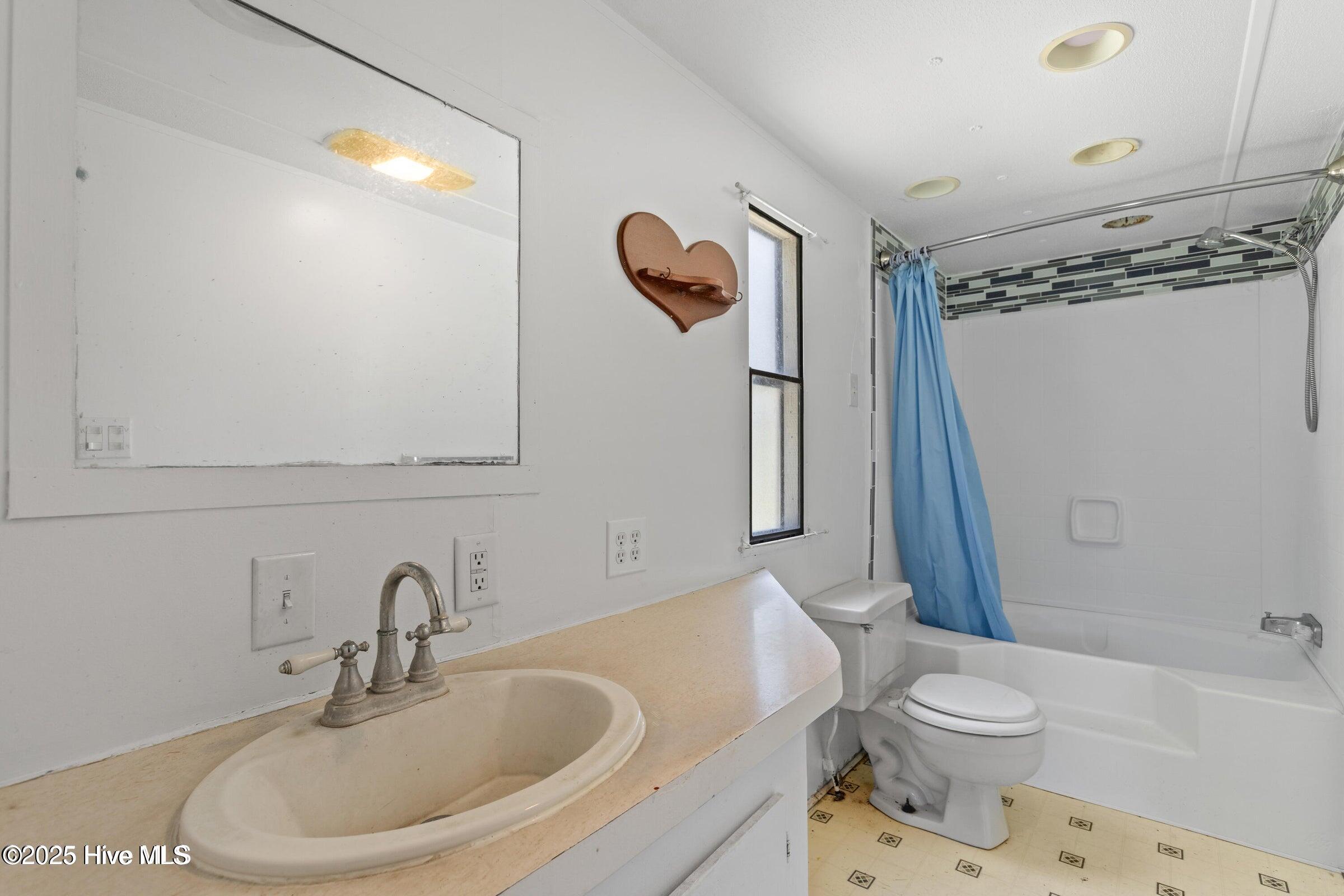 677 Berrys Creek Road Beaufort, NC 28516 - Photo 15 of 32 20250610155239676514000000-o