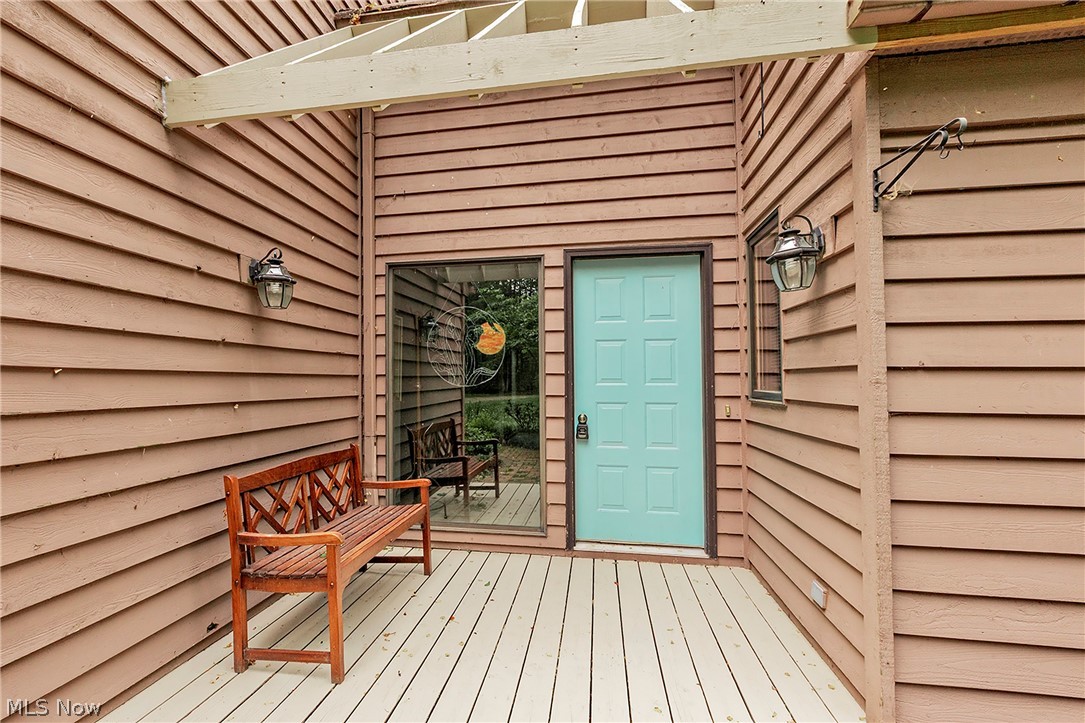 15490 Riddle Road Chagrin Falls, OH 44022 - Photo 7 of 47 front door