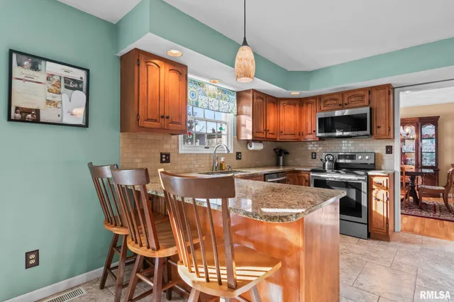 $359,000 | 3700 Whig Street, Springfield, IL 62711