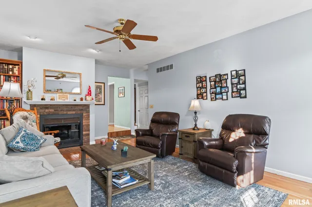 $359,000 | 3700 Whig Street, Springfield, IL 62711