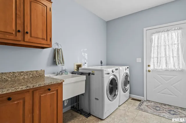 $359,000 | 3700 Whig Street, Springfield, IL 62711