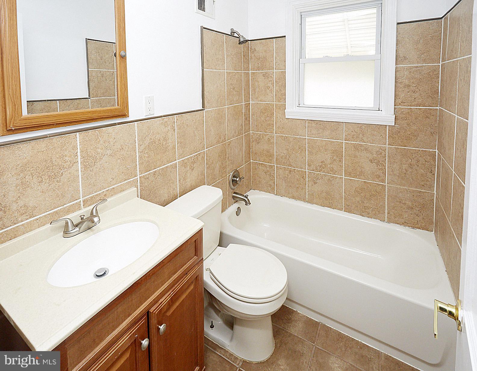 2223 Coralthorn Road Baltimore, MD 21220 - Photo 11 of 24 Bath (Master)