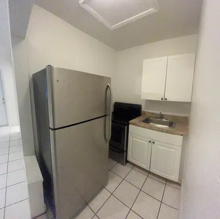 $1,390 | 5930 Pierce Street, Unit 3, Hollywood, FL 33021