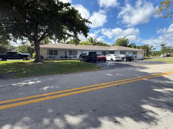 $1,690 | 826 Northeast 16th Street, Fort Lauderdale, FL 33304