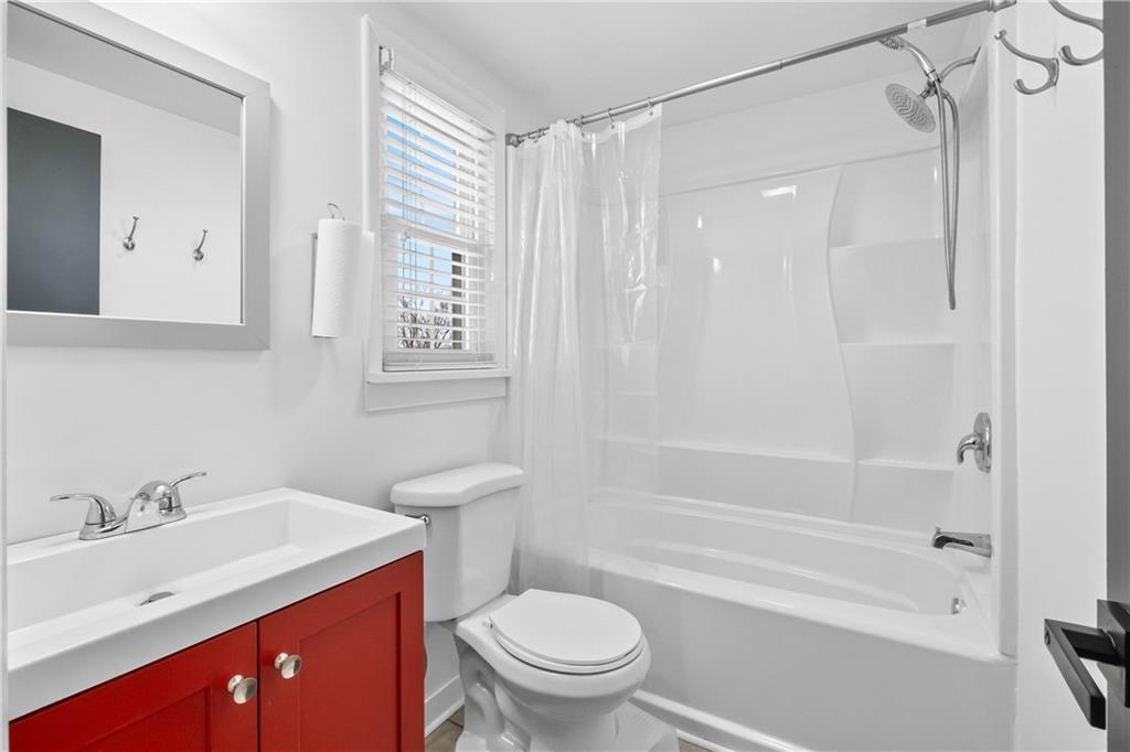 557 Hillcrest Avenue McKees Rocks, PA 15136 - Photo 25 of 40