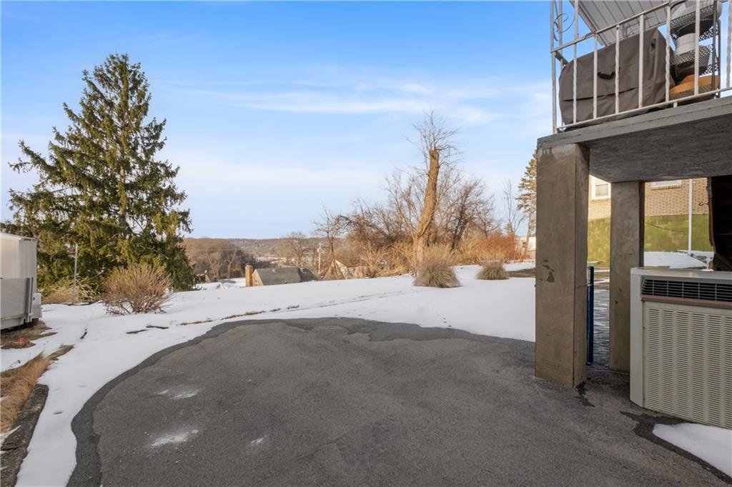 557 Hillcrest Avenue McKees Rocks, PA 15136 - Photo 36 of 40