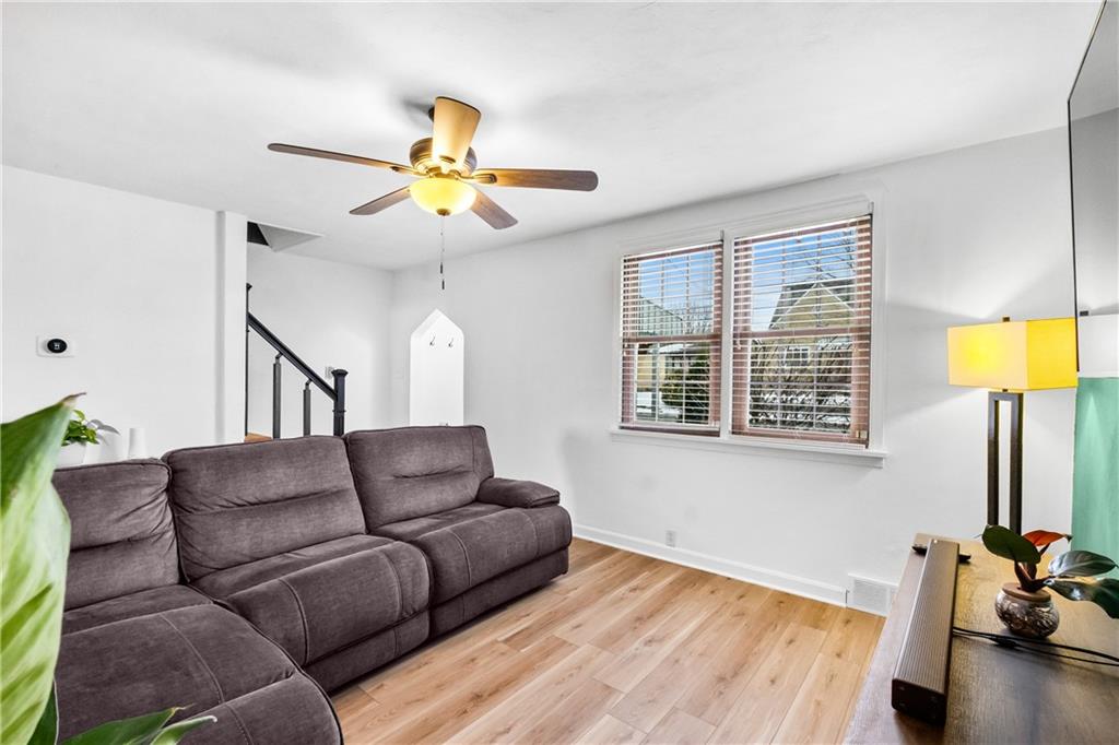 557 Hillcrest Avenue McKees Rocks, PA 15136 - Photo 5 of 40