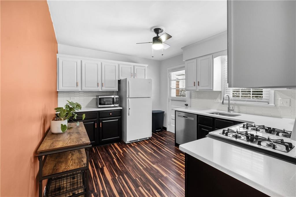 557 Hillcrest Avenue McKees Rocks, PA 15136 - Photo 6 of 40