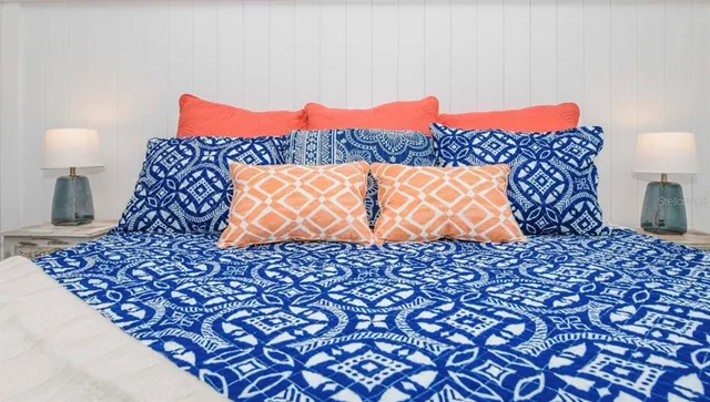 a view of a house with a yard and plants