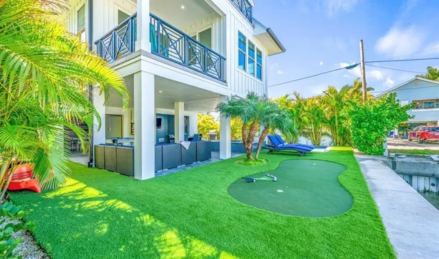 $3,100,000 | 401 20th Place North, Bradenton Beach, FL 34217