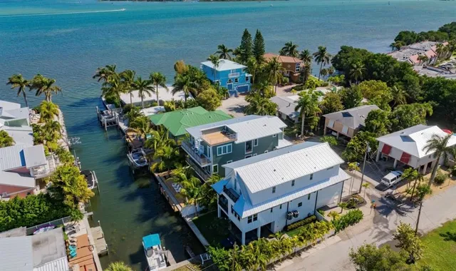 $3,100,000 | 401 20th Place North, Bradenton Beach, FL 34217