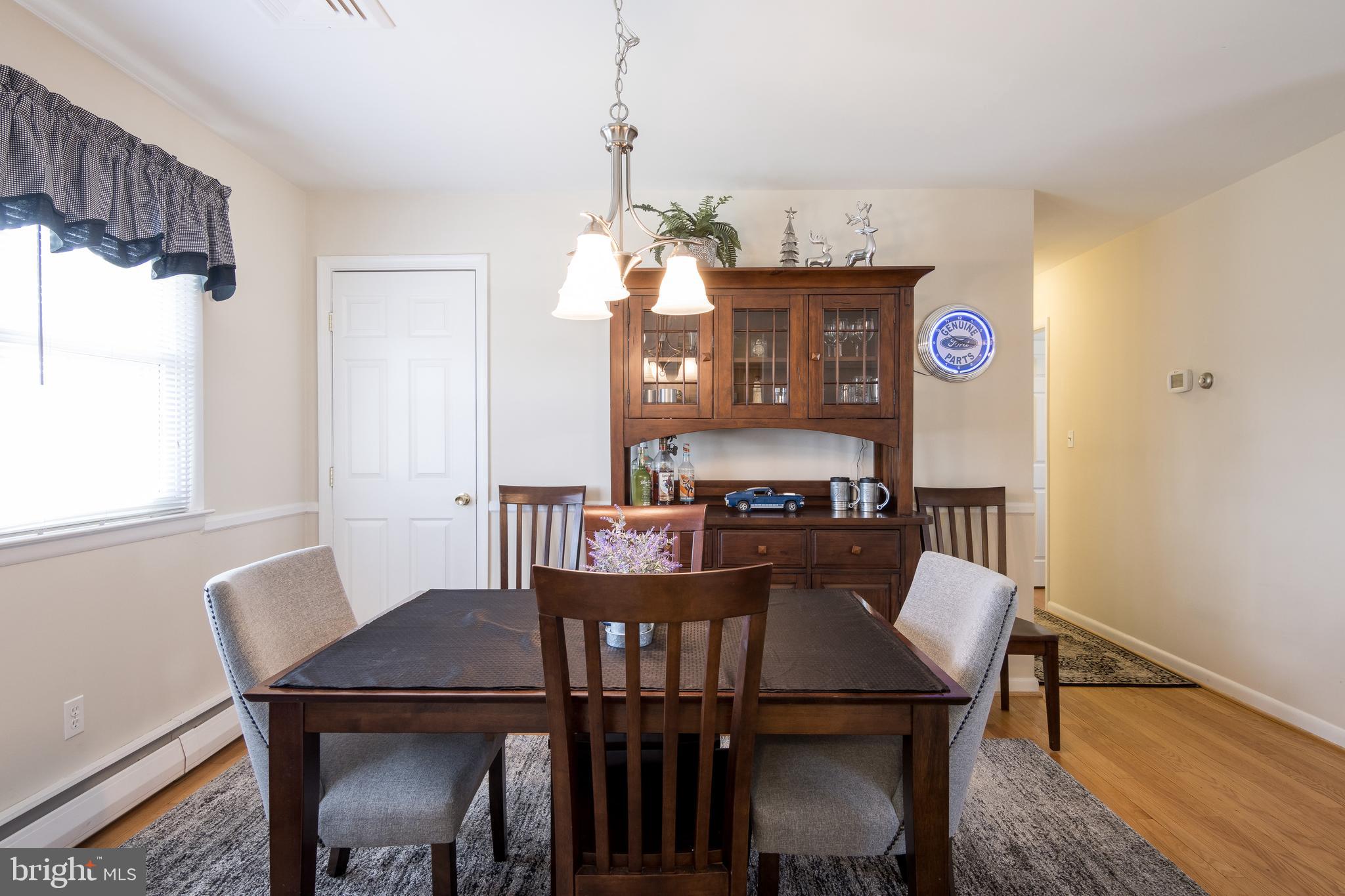 2825 Pinewick Road Ellicott City, MD 21042 - Photo 13 of 49 Room for your table and other furniture