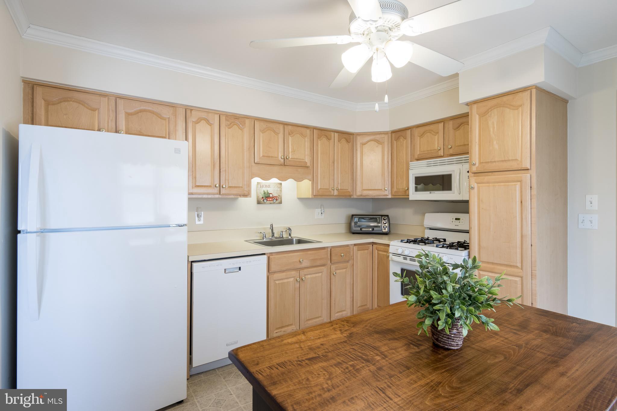 2825 Pinewick Road Ellicott City, MD 21042 - Photo 17 of 49 Beautiful Kraftmaid cabinets
