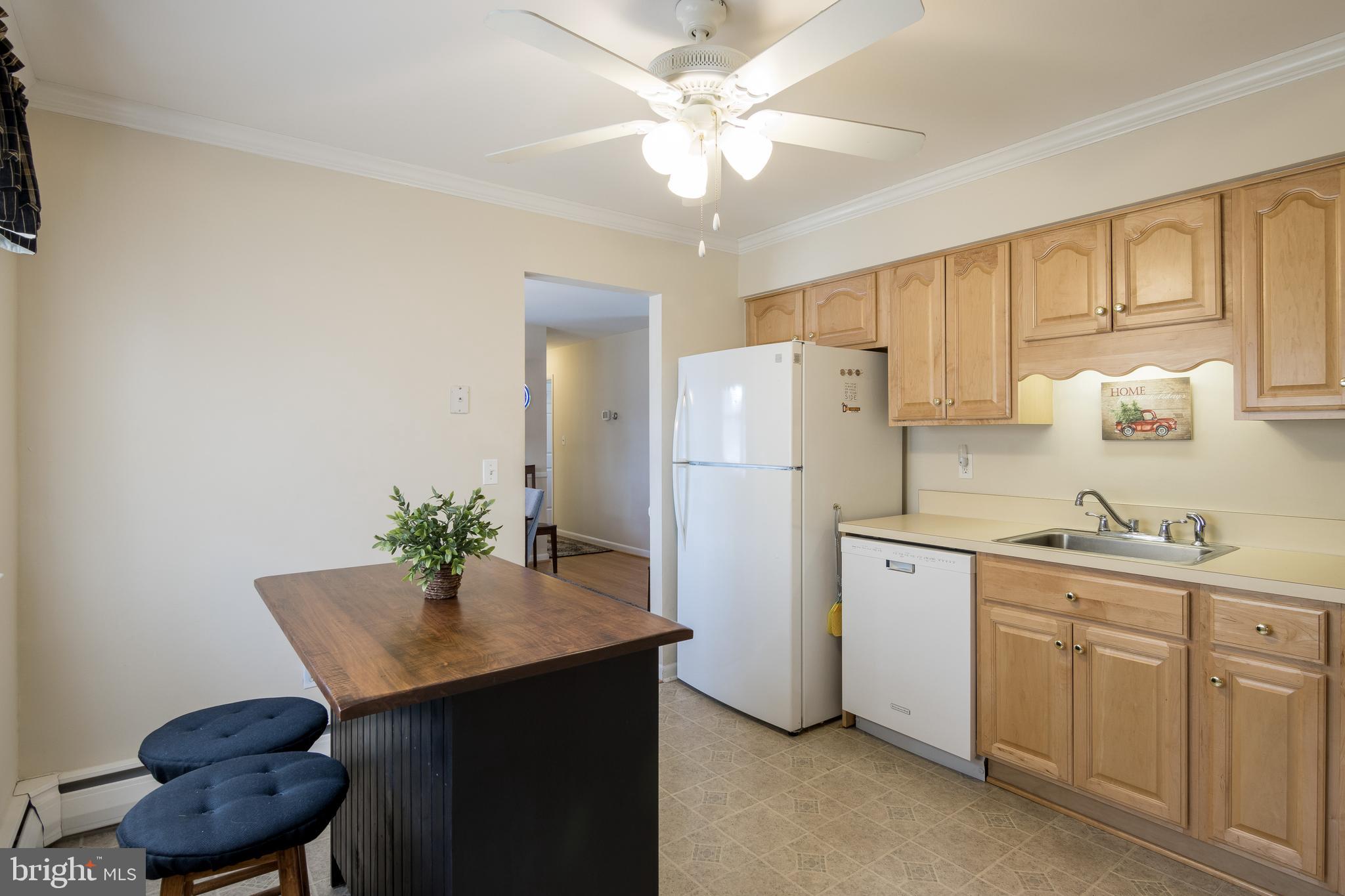 2825 Pinewick Road Ellicott City, MD 21042 - Photo 19 of 49 Space for an island!